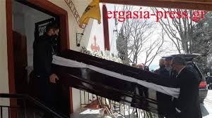 Θλίψη και συγκίνηση στο μνημόσυνό του 40 ημέρες συμπληρώθηκαν από το μεσημέρι που ο γιώργος καραϊβάζ έπεφτε νεκρός από σφαίρες αγνώστων λίγα μέτρα μακριά από το σπίτι του, σοκάροντας το πανελλήνιο. Giwrgos Karaibaz Aneipwth 8lipsh Sthn Khdeia Toy Dhmosiografoy Sth Drama Pic News