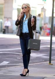 The Key Elements To A Chic Casual Friday Page 4 Of 6 Fashion Week Fashion Fashionista Street Style Reese Witherspoon Style