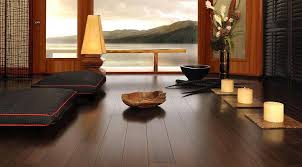 Piyasada bu işin daha kolay halledilmesi için mobilya çizik giderici kalemler satılmaktadır. Laminat Uzerindeki Ciziklerin Nasil Cikarilacagi Catlaklari Nasil Ortebilir Cipi Tamir Edebilir Ve Tamir Edebilir Dogaclama Araclarla Kaplamayi Tamir Edebilir