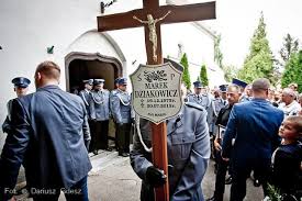 Pogrzeb policjanta z raciborza odbędzie się dzisiaj. Pogrzeb Policjanta Ktory Zginal Nad Morzem Ratujac Tonacego Nastolatka Zdjecia Gazeta Wroclawska