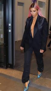 Kim Kardashian Wearing A Suit And Pink Hair Color Khloe Kardashian Outfits Khloe Kardashian Dress Kim Kardashian Wig