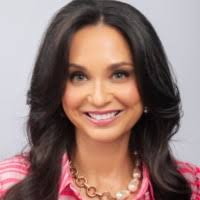 Mindy Hooper's Instagram, Twitter & Facebook