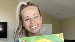 Amazon.com: Out of the Box Publishing LLC Apples to Apples Junior 9+ 2nd  Edition : Toys & Games