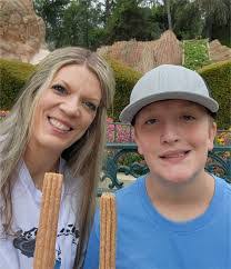 Taylor Elder's Instagram, Twitter & Facebook