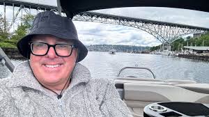 Fishing clothes-friendly restaurants near Lake Washington?