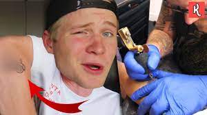 The youtuber already had the lion cub on his birth card and is happy that it is now on his arm. Het Verhaal Achter Mijn Nieuwe Tattoo Kalvijn Youtube