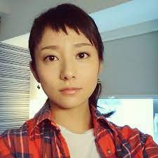 前髪 をざく切りに大胆イメチェンした木村文乃さんが可愛すぎると話題に 毎週火曜日放送中のドラマ サイレーン で松坂桃李さんの恋人役として出演中の木村文乃さん 木村文乃さんの 前髪を見て 真似したい人が続出中なんです ざく切り前髪の作り方 6つのポイントを