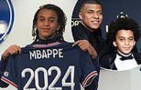 Kinda interesting that there are kylian mbappe's and kylian hazard's younger brothers are both called ethan. Fyh Szldcanrlm