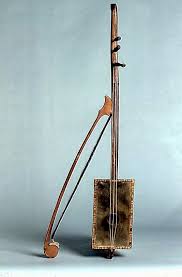 Cara memainkan alat musik ini yaitu dengan ditiup pada bagian ujungnya, kemudian salah satu sisinya dipukul dengan jari tangan untuk menghasilkan selain biola dan gitar, ternyata ada juga alat musik tradisional dari jawa barat yang memiliki kategori dawai. Mengenal 16 Alat Musik Tradisional Jawa Barat Yang Khas Dan Menarik