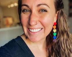 Kolczyki Rainbow Pride Heart: Lekka, gliniana biżuteria wisząca