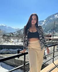 Aliya Naaz - Free pics, galleries & more at Babepedia