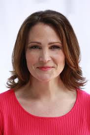 Akron native Lisa Howard's dream comes true with Christmas album