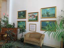 Highway Man Paintings Decorate Lobby Of Historic Jacaranda Hotel In Avon Park Http Www Floridarambler Com Flo Vintage Florida Historic Hotels Vintage Hotels