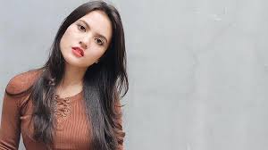 Tetapi kehidupan mereka berdua bertukar tempat setelah insiden kecelakaan. Omg Adik Olivia Yang Malaysian Beauty Pageant Fan Club Facebook