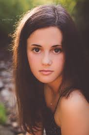 Something a little different for me but when I saw this image I knew it had  to be cropped for a gorgeous tight portrait. What do you all think? ❤️  Macie's second