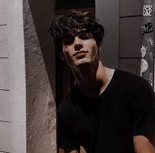 Bad boy aesthetic aesthetic people beautiful boys pretty boys boys lindos grunge guys cute white boys skater boys emo boys. Pin By ð•' ð•¦ ð•• ð•– ð•Ÿ On A E S H I M Photography Poses For Men Men Photography Cute White Boys
