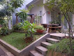 Tanah ngapak merupakan daerah di jawa tengah, yang menggunakan bahasa ngapak dalam kehidupan jangan anggap tanah ngapak hanya terkenal dengan bahasanya yang lucu saja. 43 Desain Stylish Tangga Teras Rumah Modern Rumahku Unik