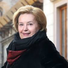 Rada sa kochá výhľadom do dolín po vyštveraní sa na akýkoľvek kopec. Magda Vasaryova Association For International Affairs
