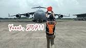 Awak kapal yang bertugas melumasi bantalan dan bagian yang bergerak dari mesin. Mengintip Gaji Fantastis Profesi Tukang Parkir Pesawat Youtube