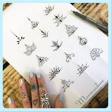 Ellen Mermaidinctattoo On Instagram Toe Tattoo Designs Tinytattoo Toetattoo Mehndi Pretty Smallt Henna Finger Tattoo Toe Tattoos Finger Tattoo Designs