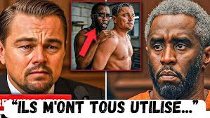 Les panneaux de laque de Jean Dunand exposés à Escal'Atlantic entre les  mains d'une restauratrice