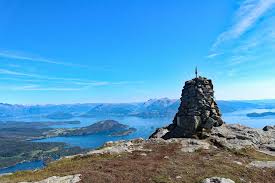 Hovlandsnuten is a hill in western norway and has an elevation of 1300 metres. Fra Tysnessata Til Hovlandsnuten Fjellturer Bergen Byguide No