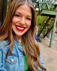 Mia Castro's Instagram, Twitter & Facebook