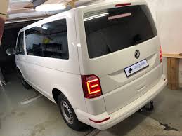Ebenfalls zur standardausstattung des vw t6 multivan zählen gurtstraffer und airbags für fahrer und beifahrer, berganfahrassistenz und reifenverschleißanzeige sowie abs, eds, esr und bei gebrauchtwagen mit frontantrieb ein. Scheibentonung Fur Kleinbus Und Transporter Scheibentonung Pirna