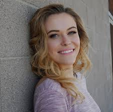 Samantha Turnage's Instagram, Twitter & Facebook