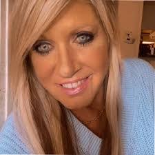 Donna Shetters's Instagram, Twitter & Facebook