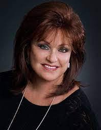 Carolyn Chipman's Instagram, Twitter & Facebook