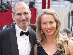While she is the second child of laurene powell, she is the third kid for steve. Laurene Powell Jobs Die Mysteriose Frau Die Steve Jobs Vermogen Erbte Business Insider