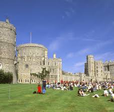 Windsor castle is often used by the queen to host state visits from overseas monarchs and recent state visits held at windsor castle include those of the president of ireland and mrs higgins. Windsor Castle Ein Picknick Vor Dem Ferienhaus Der Queen Welt