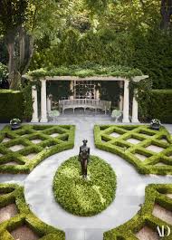 Step Inside This Idyllic Southampton Retreat Parterre Garden Formal Gardens Luxury Garden