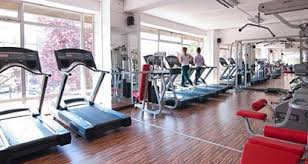 In sala se intra cu incaltaminte de schimb, prosop si eventual o sticla cu apa in speranta ca acest articol va contribui la educarea celor care frecventeaza salile de fitness din romania, va doresc antrenament placut si norocul de a nu va. Sali De Fitness Din Oradea