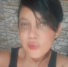 🤭😂🕺🏼 E de repente veio um passinho! Um vídeo divertido tem circulado  nas redes sociais mostrando um menino orando na igreja que, de repente,  abre os olhos e começa a dançar no