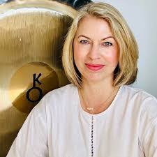 Ginger Hammer's Instagram, Twitter & Facebook