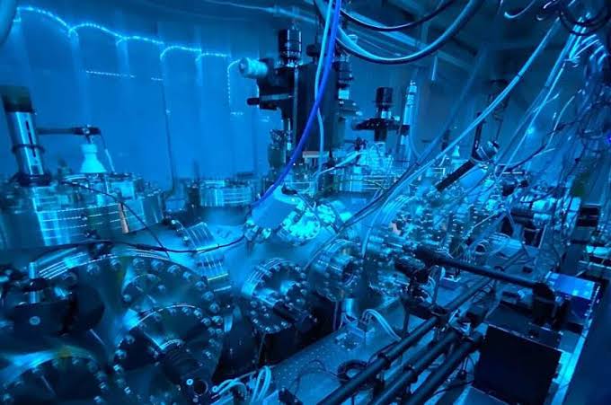 Metal clumps in a quantum state: Physicists place thousands of sodium atoms in a 'Schrödinger's cat state'