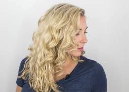 Isis has naturally wavy, thick hair. How To Wear Your Hair Naturally Wavy Dumbbell Blonde Fitness Nutrition Blog