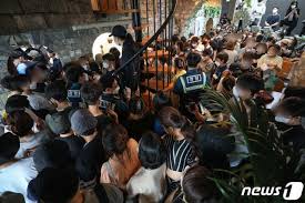 대금을 떼먹힐 가능성이 커졌다고 판단한 프랜차이즈와 지역 식당 가맹점들. Qekfhvpajxayxm