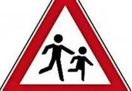 Demonstration einer einsatzsituation zur verdeutlichung warum man wie parken sollte! Burgwedel Schild Soll Autofahrer Vor Kita Kindern Warnen