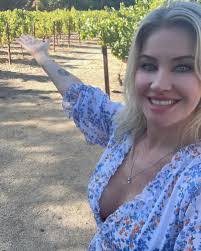 Martina Cade's Instagram, Twitter & Facebook