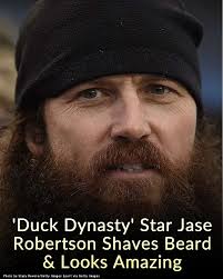 Duck Dynasty' star Jase Robertson shaves beard & looks amazing 😍 photos in  the comments 👇