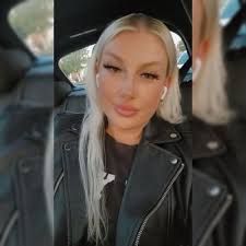 Nicole Cooksey (@nicoleeinez)