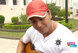 Cantante Gregory Cabrera mandó unas flores hasta el cielo en el Día del  Padre