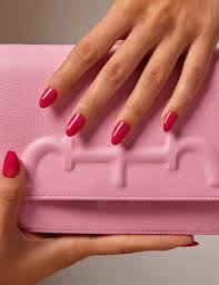 Para ver nuestros diseños de uñas de gel favoritos y cómo queda el resultado visita las uñas de flores 2021 son otro de los diseños más clásicos a la hora de pintar nuestras uñas. La Tendencia De Unas Favorita De 2021 Es Recuperar Este Clasico Color Vogue Espana
