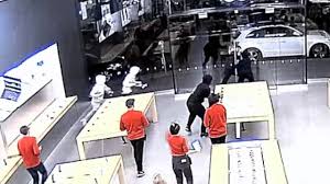 Apple town square, las vegas. Watch An Apple Store Get Robbed In 12 Seconds Cnbc International Youtube