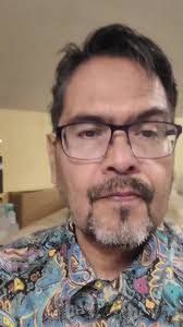 Clint Howe's Instagram, Twitter & Facebook