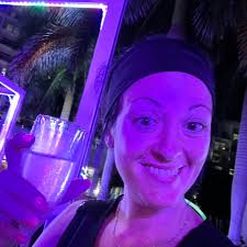 Quand une ancienne église se transforme en tout nouveau centre d'escalade  de bloc, ça donne quelque chose de pas mal innovant au centre-ville de  Victo! 👏 Félicitations à Campus Escalade qui ouvre