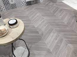 Atlas concorde nash dark oak chevron 32,5x45. Wood Effect Chevron Porcelain Tiles